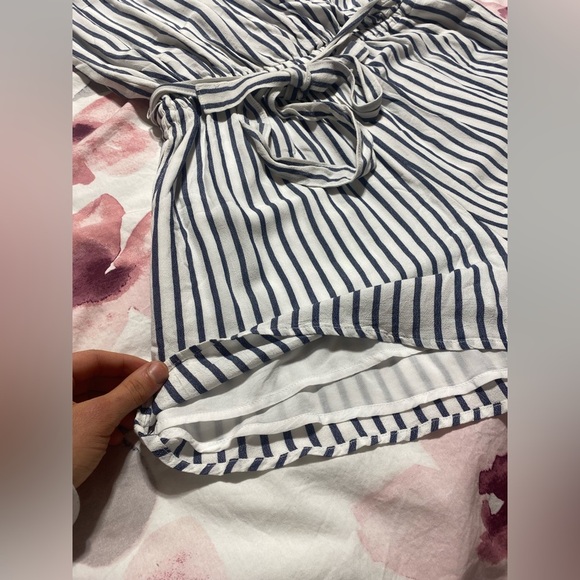 NWT Ambercrombie & Fitch V-Neck Belted Striped Romper Size XL - Picture 9 of 14